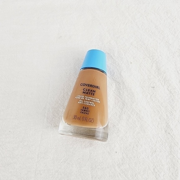 LAST ONE 🔥COVERGIRL Clean matte Liquid Foundation tawny fauve - Picture 4 of 7
